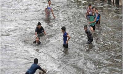 টানা বৃষ্টিপাতে ডুবছে দিল্লি, স্কুল বন্ধ ঘোষণা