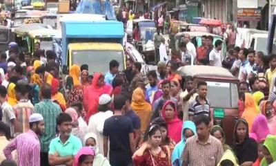 ঢাকা-জয়দেবপুর সড়ক অবরোধ করে শ্রমিক বিক্ষোভ