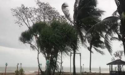 ঘূ্র্ণিঝড় মোখা কক্সবাজার অতিক্রম করছে, বাতাসের গতি ২১৫