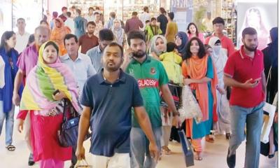 যমুনা ফিউচার পার্কে শেষ সময়ের কেনাকাটা শুরু
