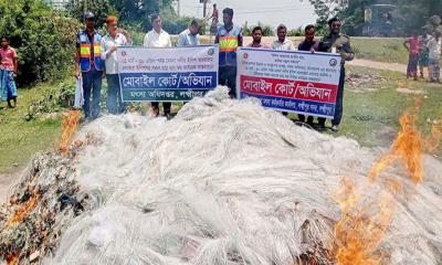 নিষেধাজ্ঞা অমান্য করে মেঘনায় মাছ শিকার , ১৩ জেলে গ্রেপ্তার