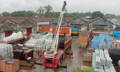 বেনাপোল বন্দরে হুমকির মুখে আমদানি-রফতানি বাণিজ্য