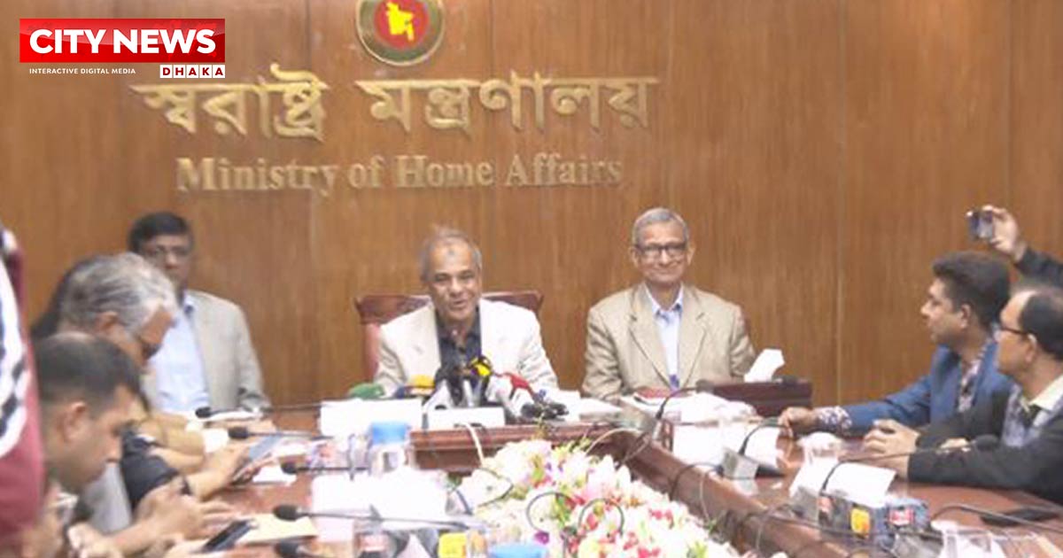 আলোচনার মাধ্যমে সমাধানের দিকে যেতে হবে: স্বরাষ্ট্র উপদেষ্টা