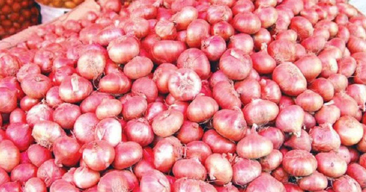 মুহূর্তেই কেজিতে ৩০ টাকা বাড়ল পেঁয়াজের দাম