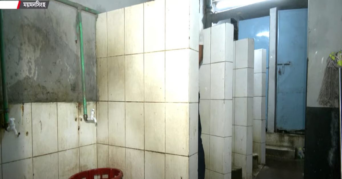 পাবলিক টয়লেটের অভাবে অস্বস্তিতে মসিকের নারীরা