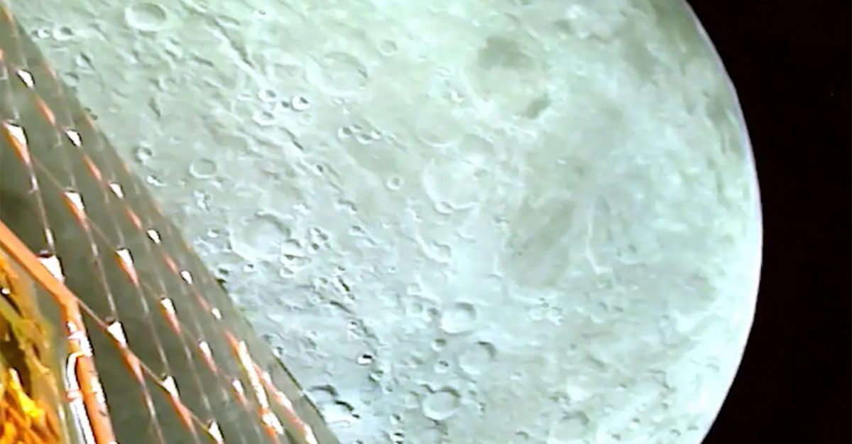 চন্দ্রযান-৩ থেকে ক্যামেরাবন্দি চাঁদ