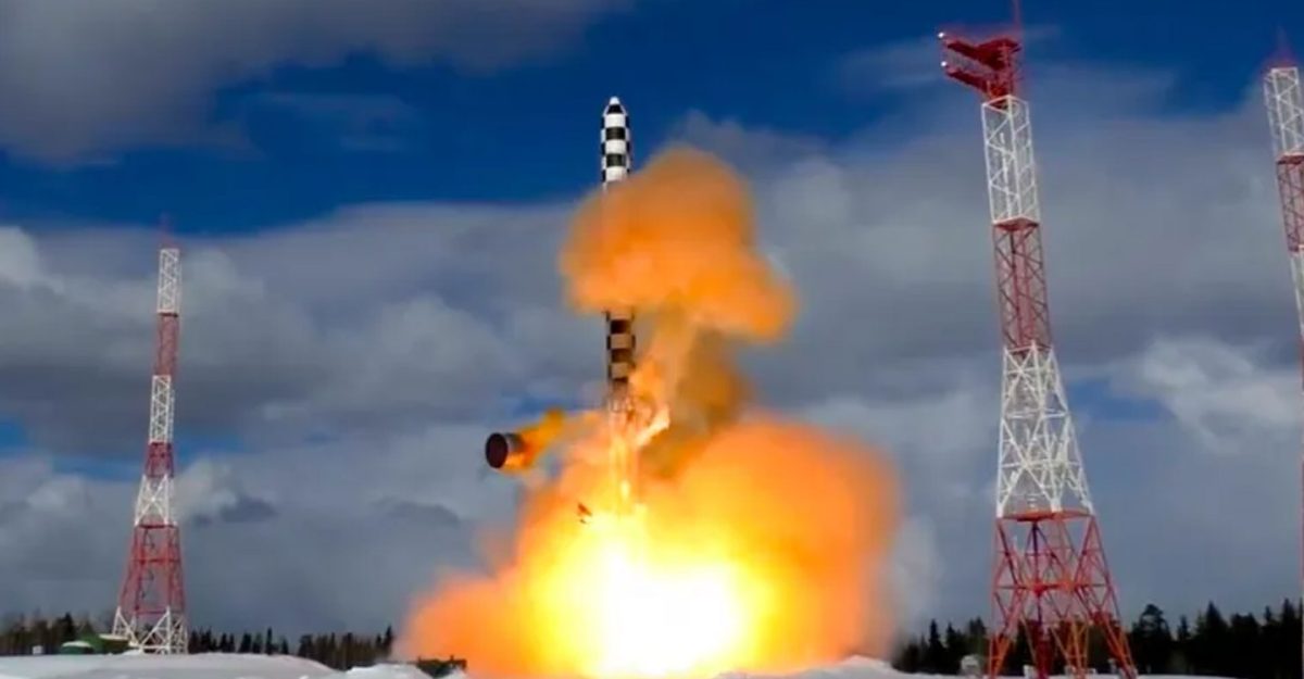 রাশিয়ার ভয়ঙ্কর ক্ষেপণাস্ত্র: বিশ্বের যেকোনো স্থানে আঘাতে প্রস্তুত