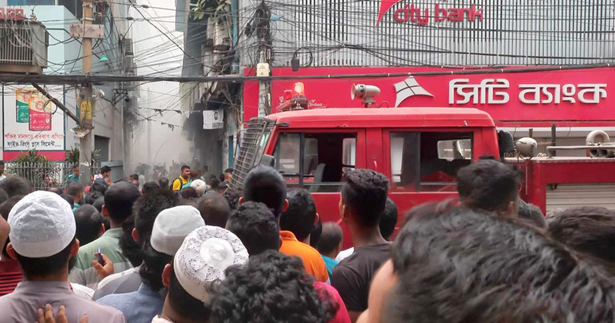 খুলনায় গোডাউনের আগুন নিয়ন্ত্রণে