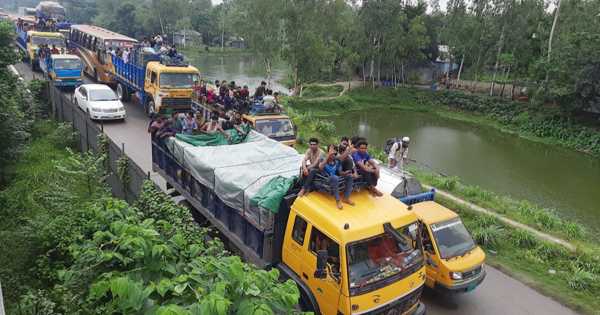 সিরাজগঞ্জের মহাসড়কে যানবাহনের চাপ বাড়লেও নেই জট