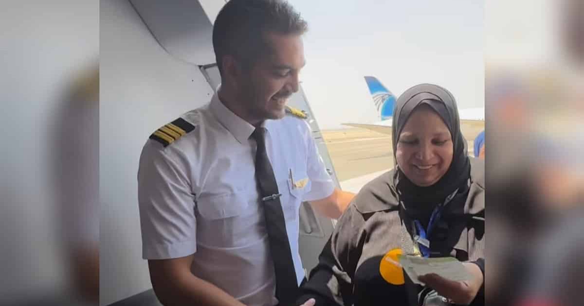 মাকে চমকে দিলেন ছেলে, নিজে বিমান চালিয়ে নিয়ে গেলেন হজে (ভিডিও)