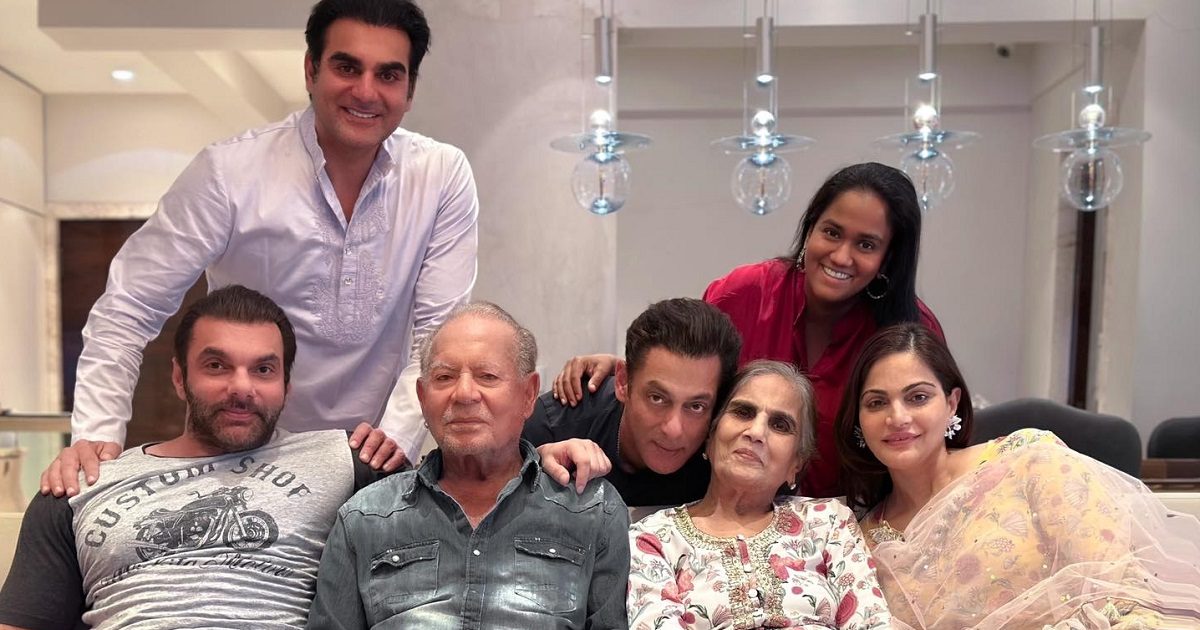 পরিবারের সঙ্গে ঈদের শুভেচ্ছা জানালেন সালমান খান