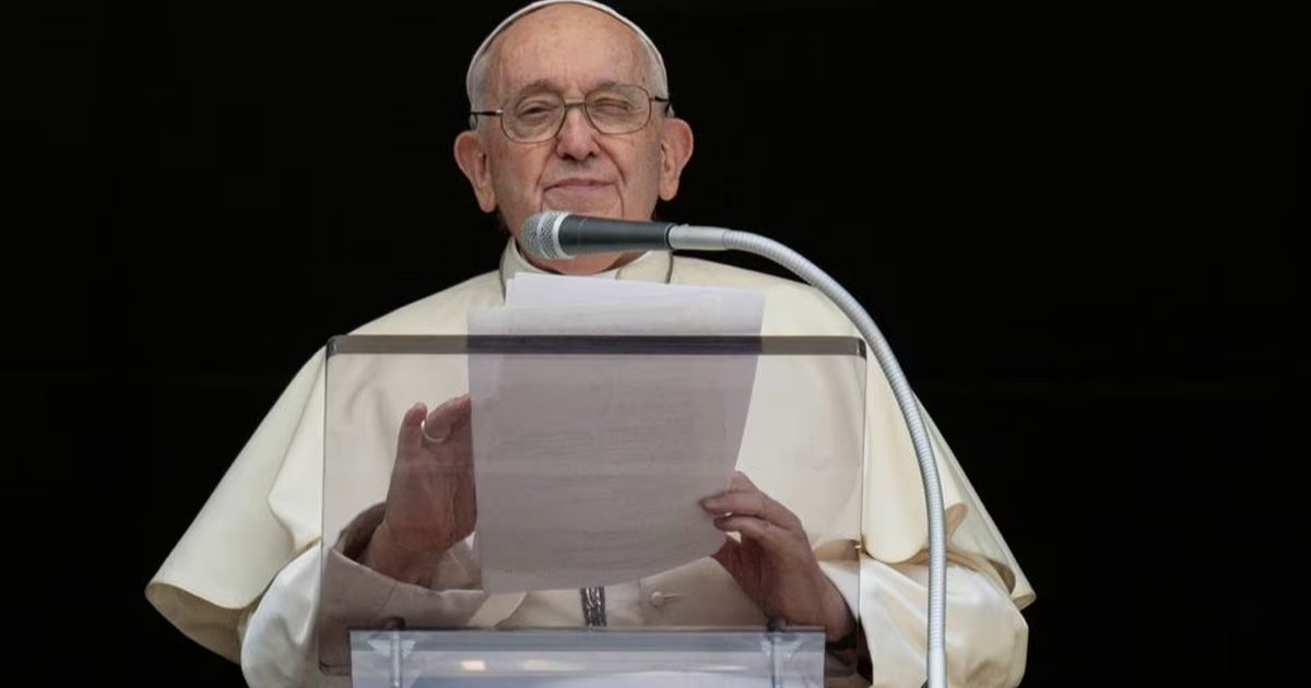 পবিত্র কোরআন পোড়ানোর ঘটনায় ক্ষুব্ধ পোপ ফ্রান্সিস