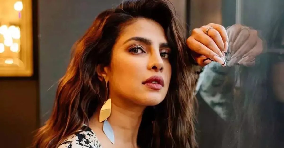 অভিনেত্রী প্রিয়াঙ্কাকে অন্তর্বাস দেখাতে বলেছিলেন পরিচালক