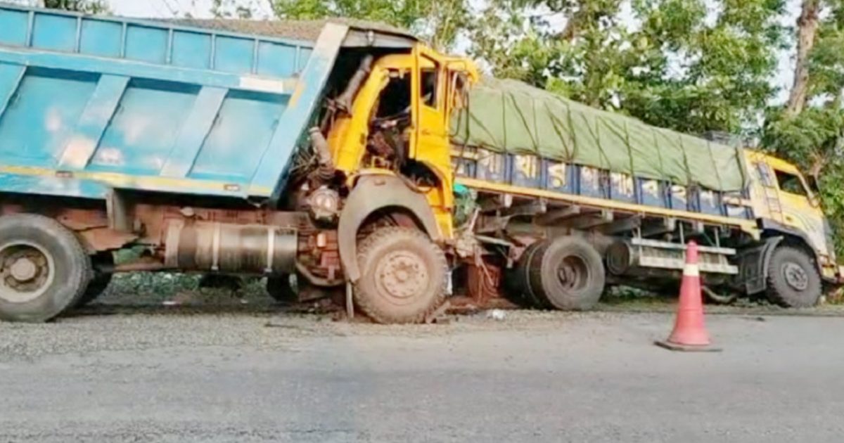 ট্রাকের পিছনে পিকআপের ধাক্কায় যুবক নিহত