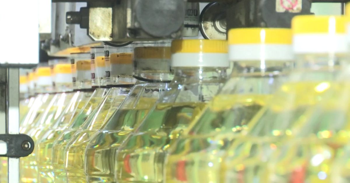 সয়াবিন তেলের দাম কমানোর ঘোষণা বাণিজ্যমন্ত্রীর