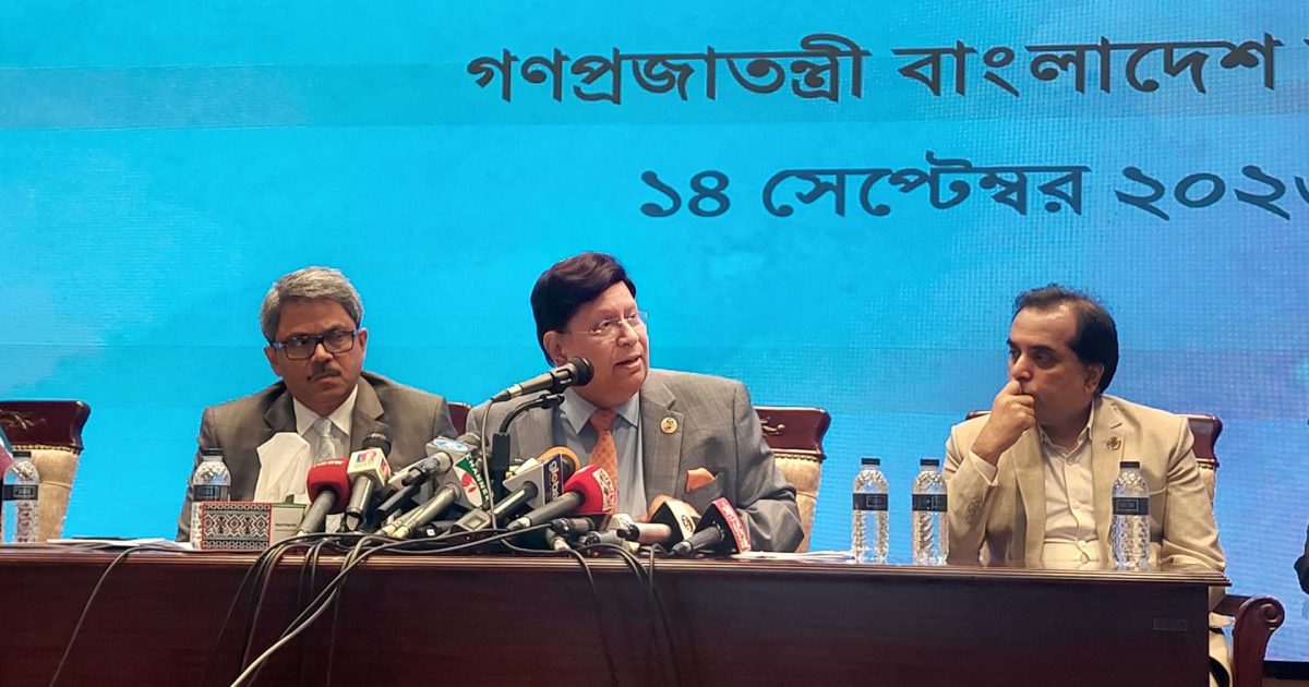 বিদেশিদের অনুকম্পা পাওয়ার জন্য অনেকের অভিযোগ: পররাষ্ট্রমন্ত্রী