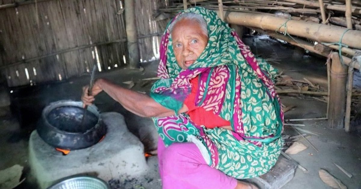 ভিক্ষুক নারীর বয়স্ক ভাতার টাকা জালিয়াতি করে খাচ্ছে মেম্বার