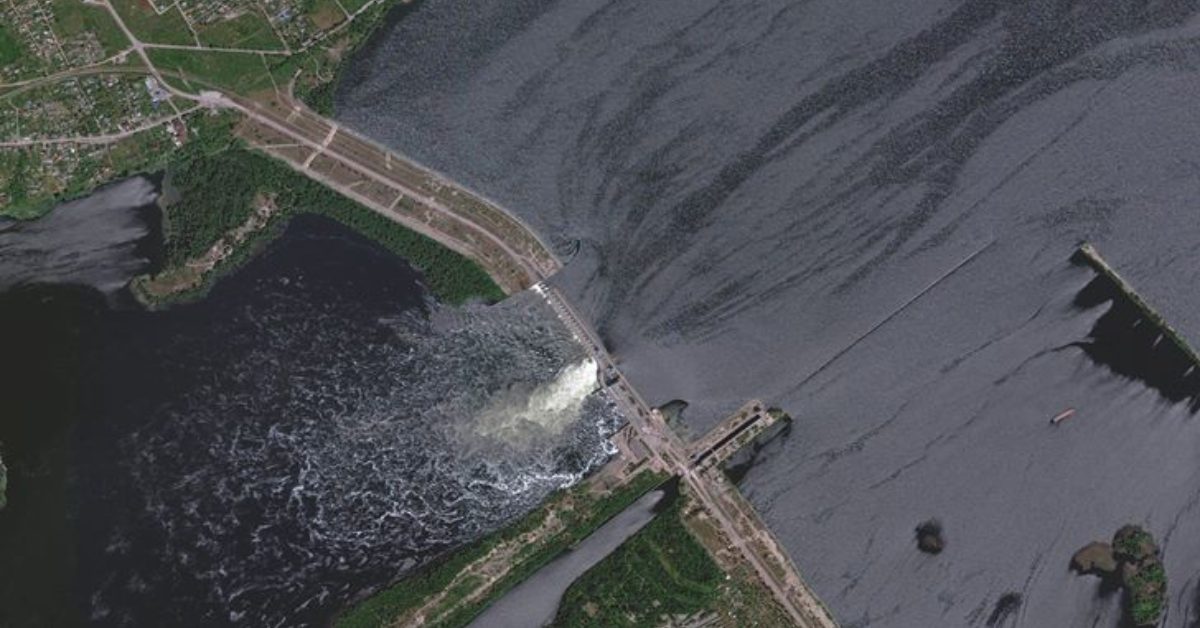 খেরসনে বাঁধ উড়িয়ে দিল রাশিয়া, জরুরি বৈঠকে ইউক্রেন প্রেসিডেন্ট জেলেনস্কি