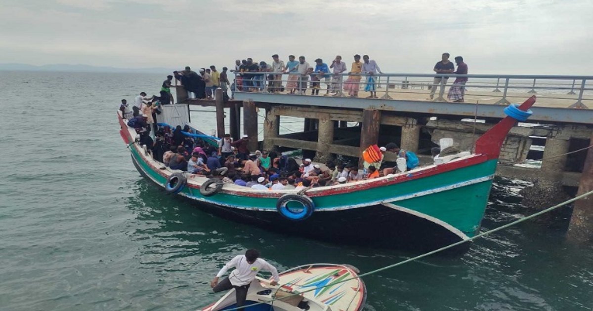 ঘূর্ণিঝড় মোখা আতঙ্কে সেন্টমার্টিন ছেড়েছেন ৩ হাজার বাসিন্দা