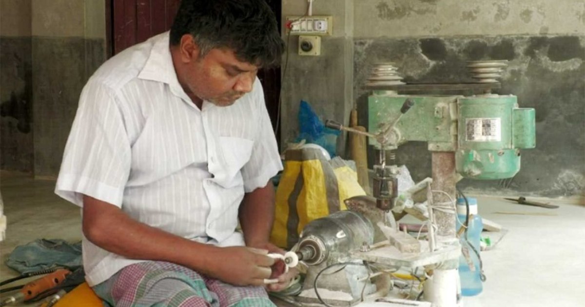 নাটোরের শাঁখা শিল্প বন্ধ হওয়ার পথে