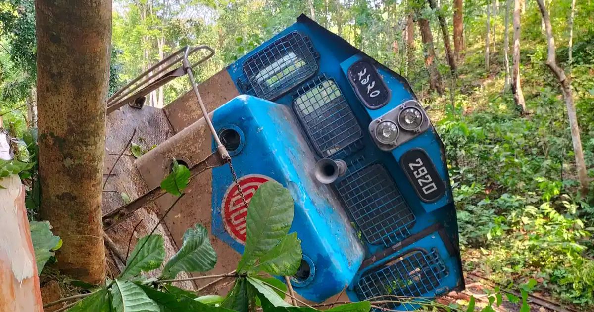 লাউয়াছড়ায় উল্টে পড়ে গেলো উদয়ন এক্সপ্রেস ট্রেন