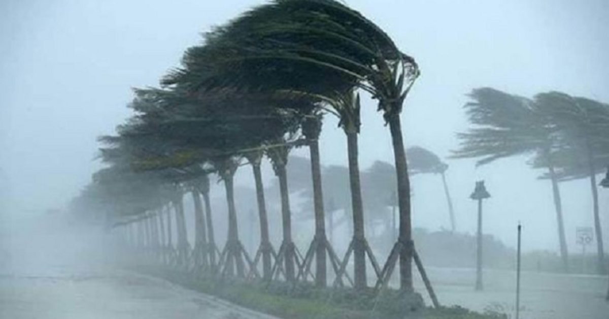আজ রাতেই ৬০ কিমি বেগে ঝড় হতে পারে ১৯ জেলায়