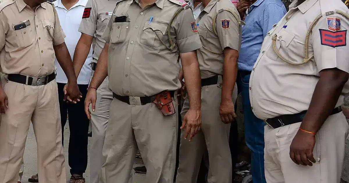 ভুঁড়ি কমাতে না পারলে চাকরি যাবে পুলিশের