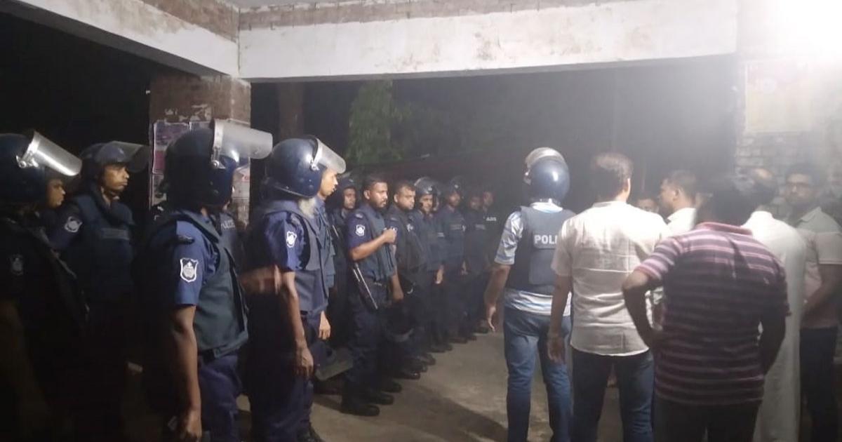 চবিতে ছাত্রলীগের সংঘর্ষ: মধ্যরাতে দুই হলে তল্লাশি