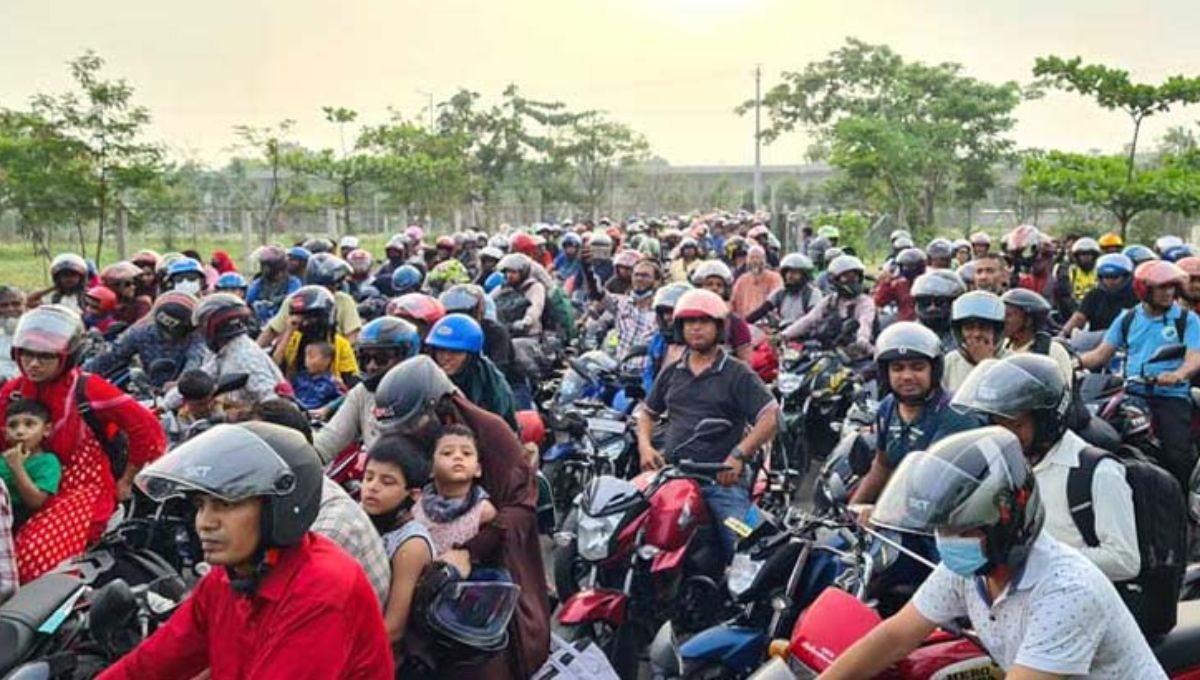 পাঁচ দিনে ঢাকা ছেড়েছেন কোটি মানুষ