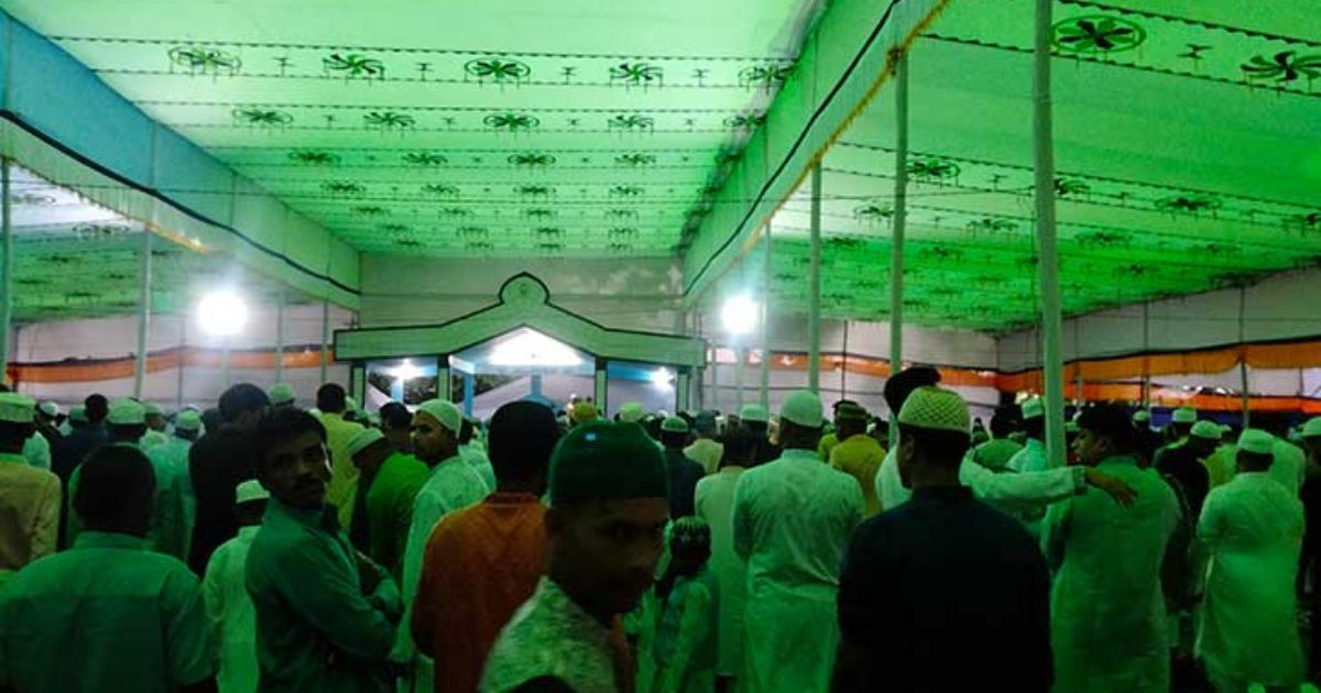 ধামরাইয়ে বৃষ্টি উপেক্ষা করে ঈদুল আজহার নামাজে লাখো মুসল্লি