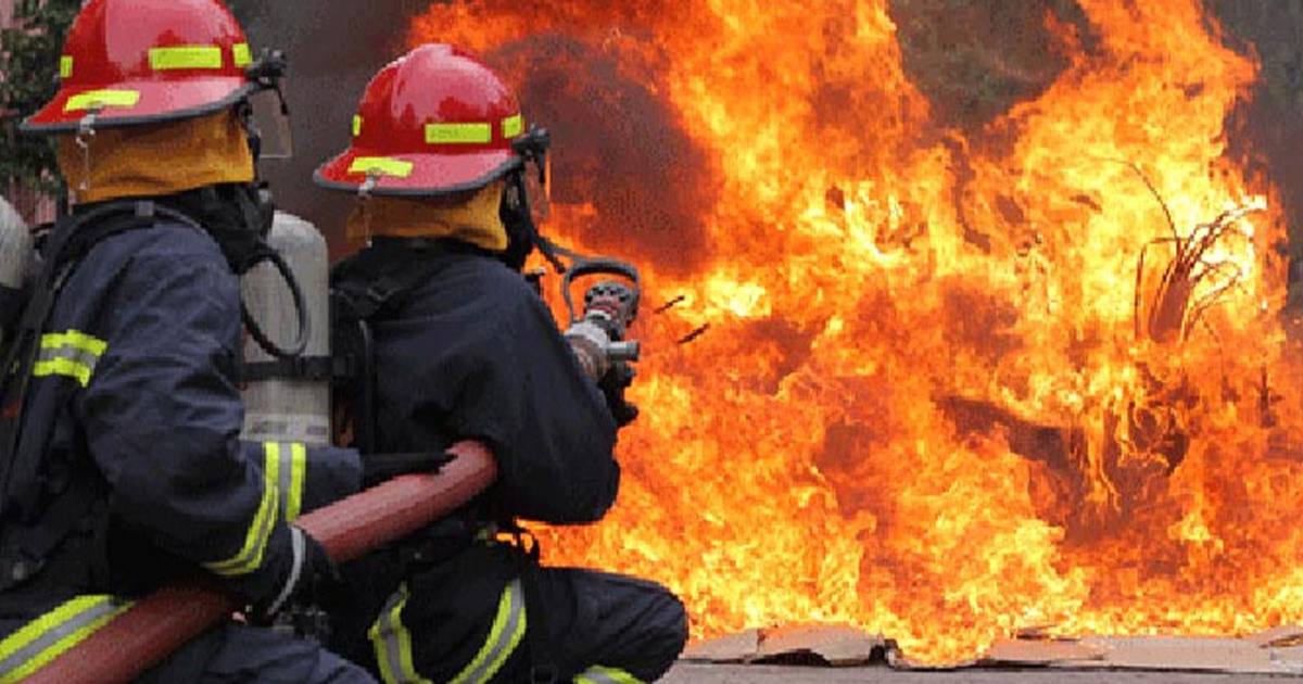 চকবাজারে সিরামিক গোডাউনে আগুন, নিয়ন্ত্রণে ৫ ইউনিট