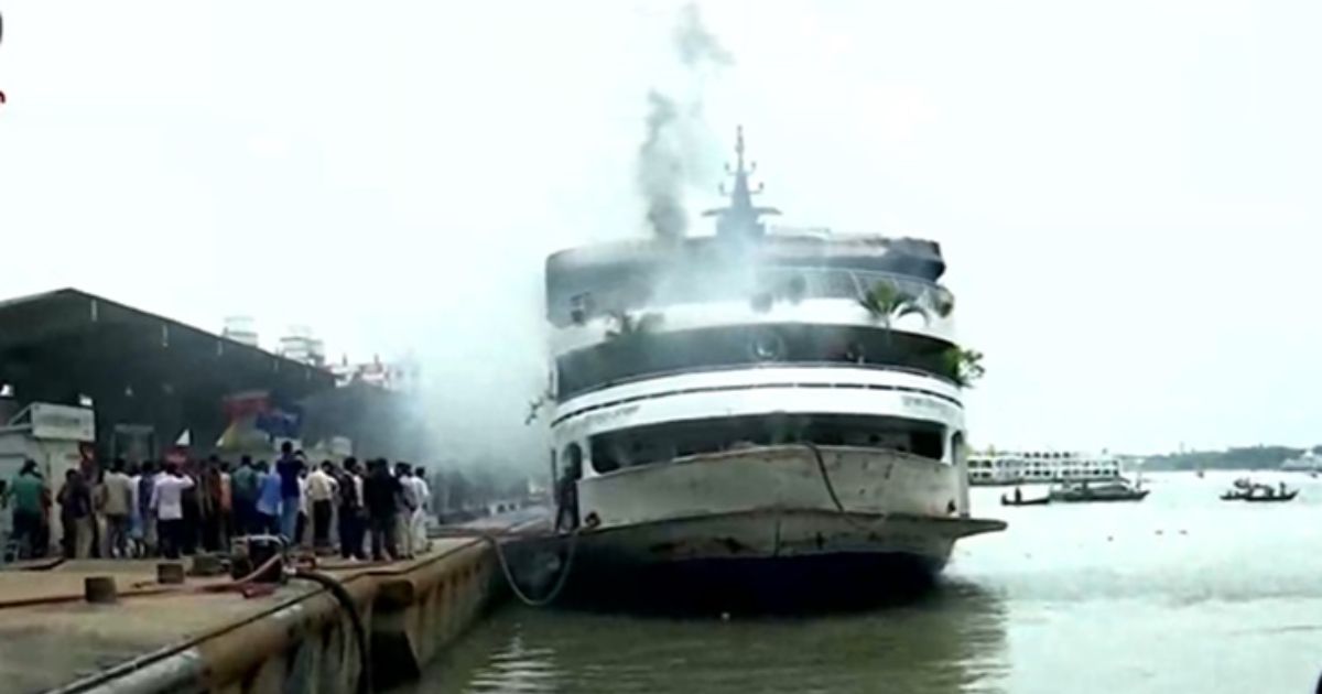 ময়ূর-৭ লঞ্চের আগুন নিয়ন্ত্রণে