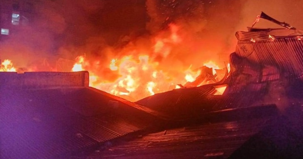 এবার নবাবপুরে গোডাউনে আগুন নিয়ন্ত্রণে ১৪ ইউনিট