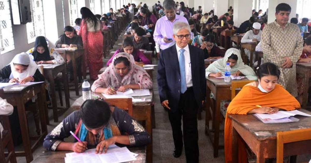 আট বিভাগীয় কেন্দ্রে ঢাবির `খ` ইউনিটের ভর্তি পরীক্ষা অনুষ্ঠিত