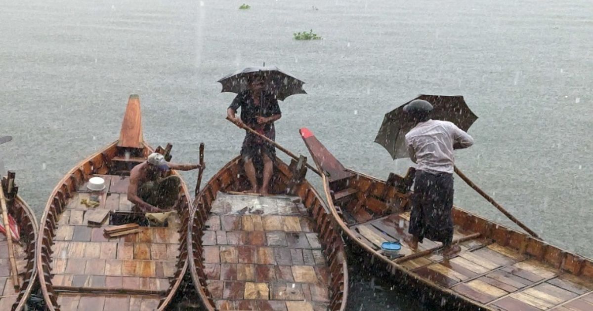 বৃষ্টি হলেই বুড়িগঙ্গায় নৌকার ভাড়া দ্বিগুণ!