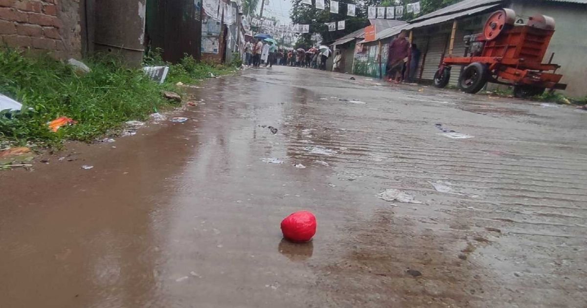 পৌর নির্বাচন: আড়াইহাজারে সংঘর্ষ-ককটেল বিস্ফোরণ, আহত ৪