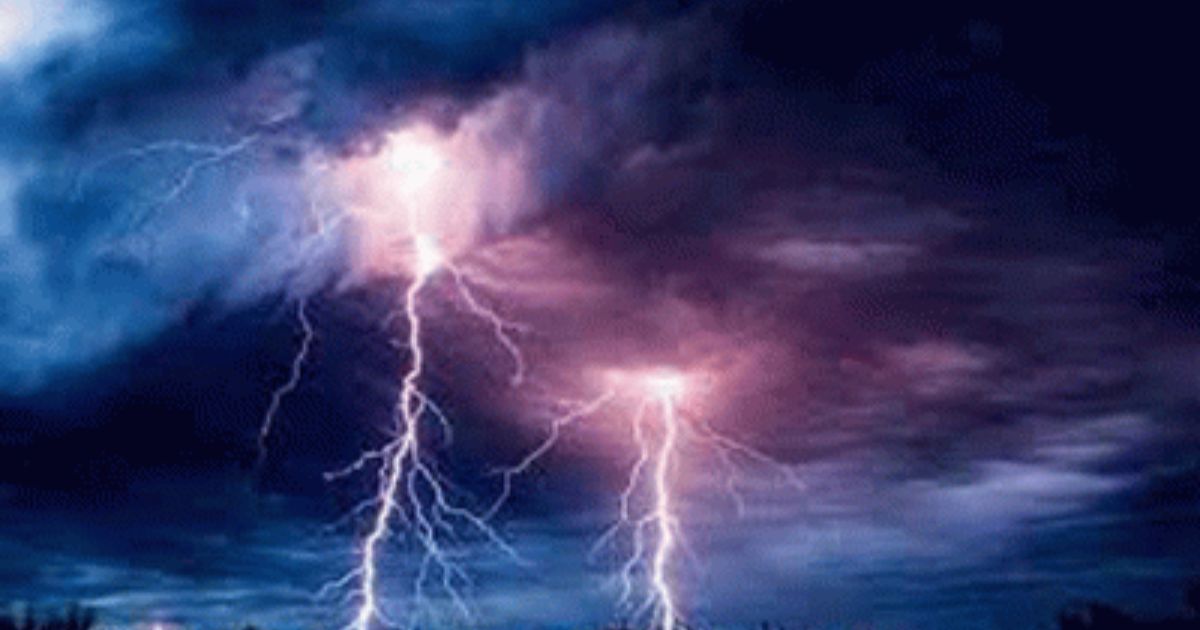 সাতক্ষীরায় বজ্রপাতে বাবার সামনে ছেলের মৃত্যু