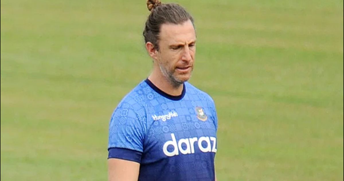 স্ত্রীর পাশে থাকতে বিসিবির চাকরি ছাড়লেন জুলিয়ান ক্যালেফাতো