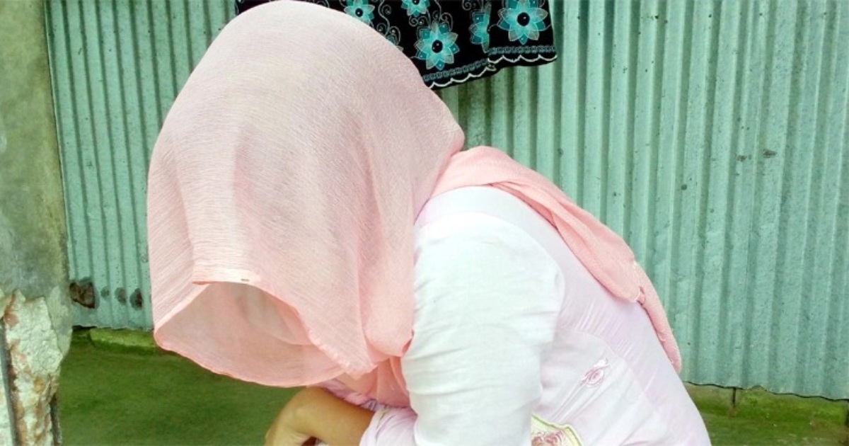 প্রেমিকের বাড়িতে দুদিন ধরে অনশন, বিয়ে না করলে আত্মহত্যা করবো’