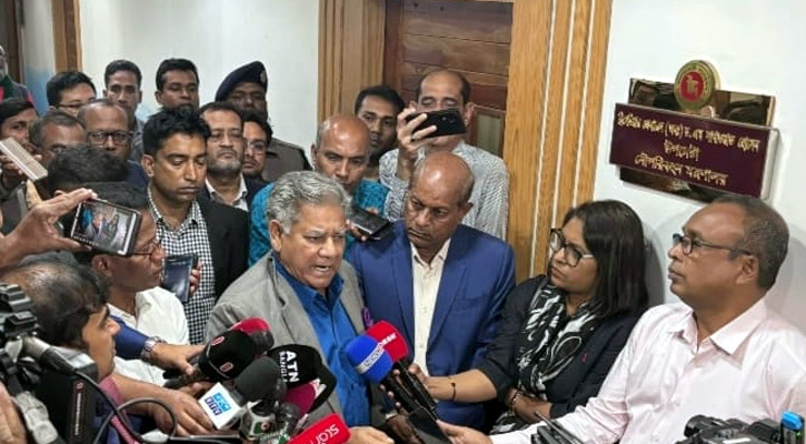 বন্দরে ধর্মঘট নিয়ে হার্ডলাইনে যাওয়ার সিদ্ধান্ত সরকারের