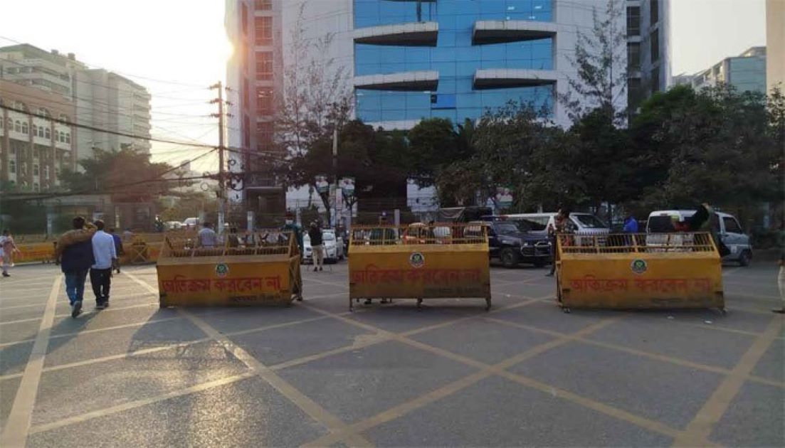 তফশিল ঘোষণা ঘিরে ইসি ভবনের সামনে নিরাপত্তা জোরদার