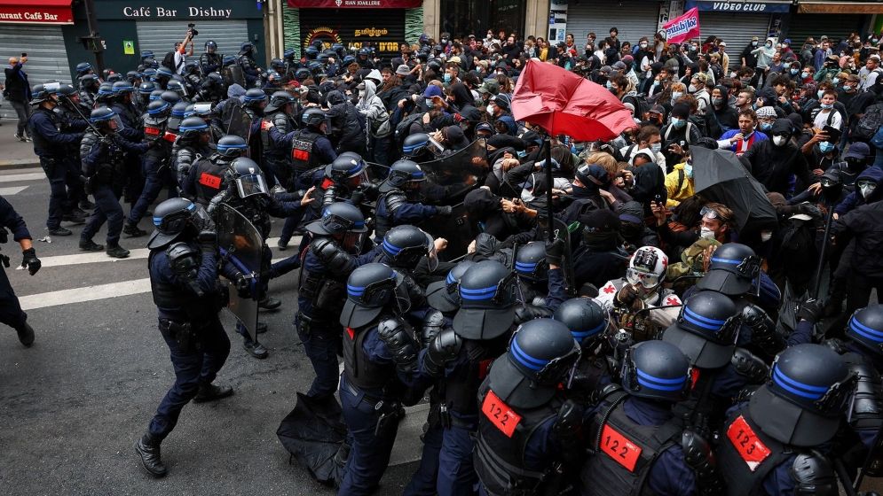 নেপালের পর  ফ্রান্সে  সরকারবিরোধী আন্দোলন তুঙ্গে