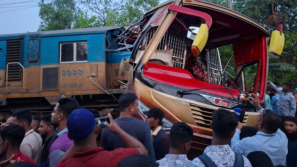 ঈদে সড়কে প্রাণ গেছে ২৬ জনের