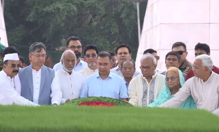 জিয়াউর রহমান-খালেদা জিয়ার সমাধিতে দলের চেয়ারম্যানের শ্রদ্ধা নিবেদন