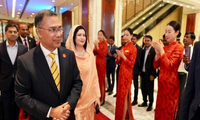 দালিয়ান থেকে বেইজিংয়ের পথে প্রধানমন্ত্রী