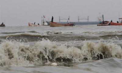 পায়রায় ৩ নম্বর সতর্ক সংকেত, হচ্ছে বৃষ্টিও
