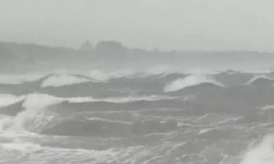 আঘাত হানলো ঘূর্ণিঝড় ‘মন্থা’, ব্যাপক ক্ষতির আশঙ্কা