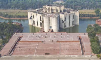 কিছুক্ষণের মধ্যেই নবনির্বাচিত সংসদ সদস্যদের শপথ