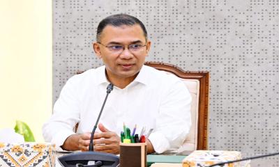 নতুন ধারার সিদ্ধান্ত ও উদ্যোগের কারণে প্রধানমন্ত্রী তারেক রহমান প্রশংসায় ভাসছেন