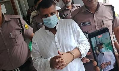 আইনজীবীর সঙ্গে আদালতকক্ষে বিরিয়ানি খেলেন রিজেন্ট সাহেদ